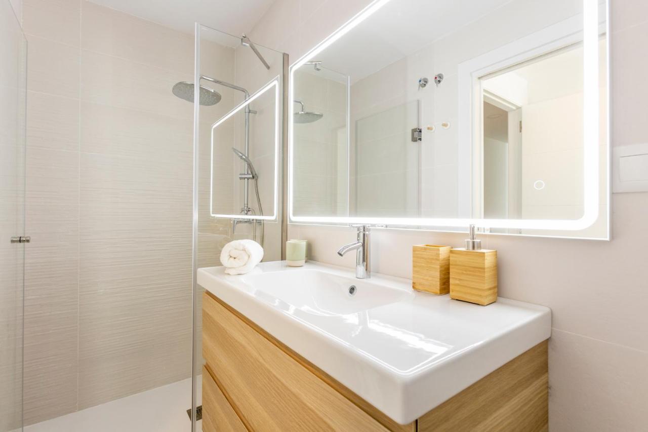 Fabuloso Apartamento Nuevo Con Parking Y Piscina Malaga Luaran gambar